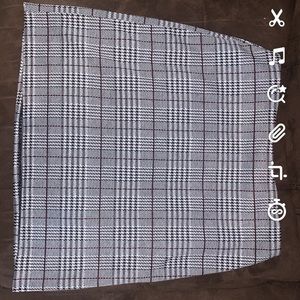 SMALL DIVIDED MINI SKIRT; NEW